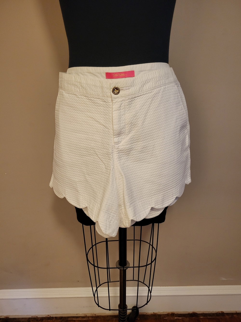 Lilly Pulitxer Buttercu White Scallop Hem Shorts